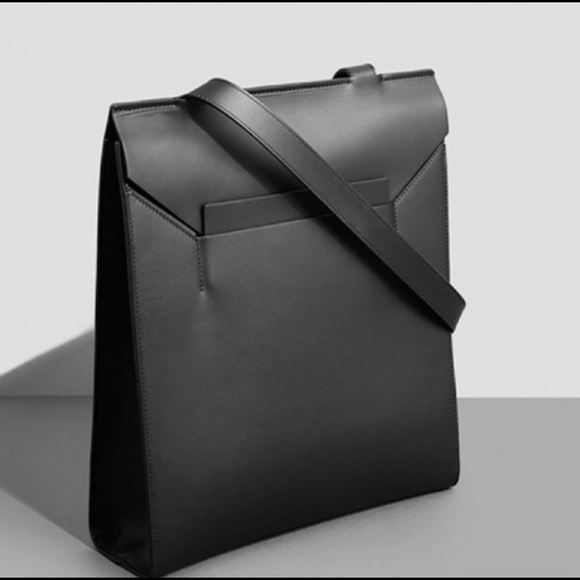 Everlane Handbags - Everlane E1 Tote, only 200 made, mint condition!😍